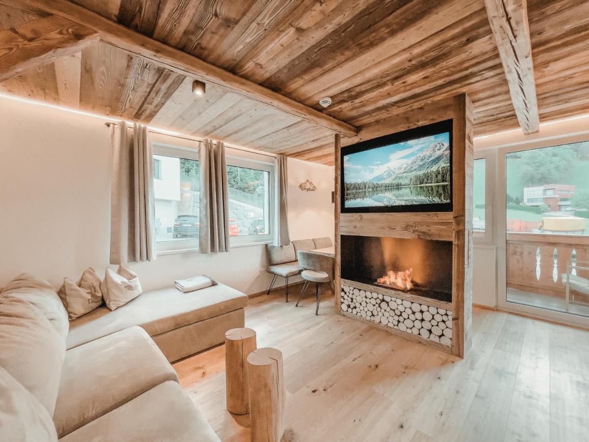 Alpenluxus Presents Oldwood - Balcony & Car Park *