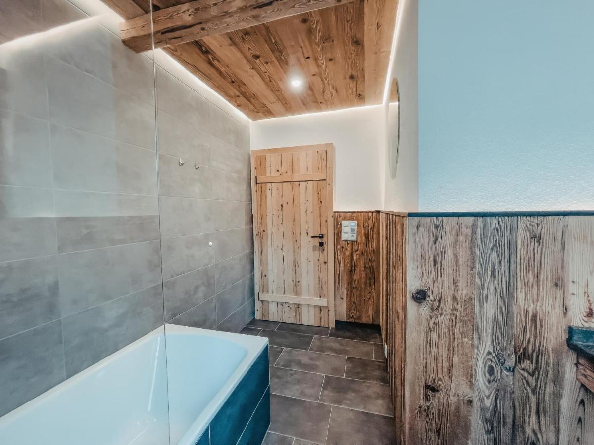 Appartement Alpenluxus Presents Oldwood - Balcony & Car Park