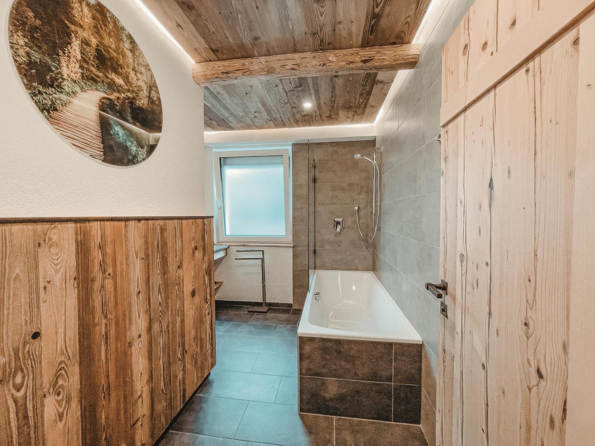 Alpenluxus Presents Oldwood - Balcony & Car Park